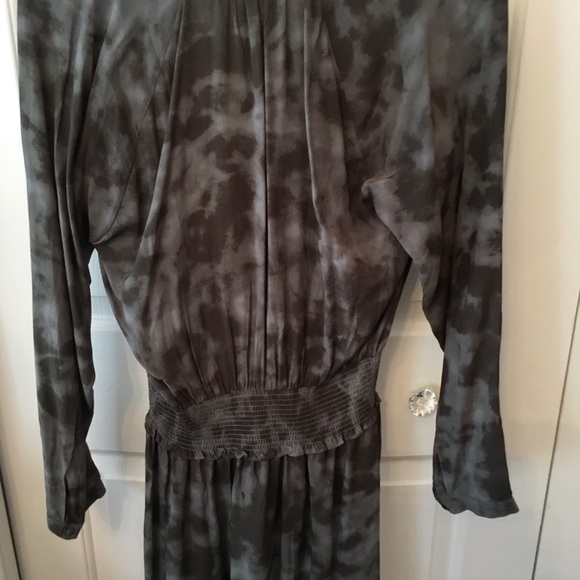 Women's Gray Tie-Dye Long Sleeve Dress - Picture 8 of 12